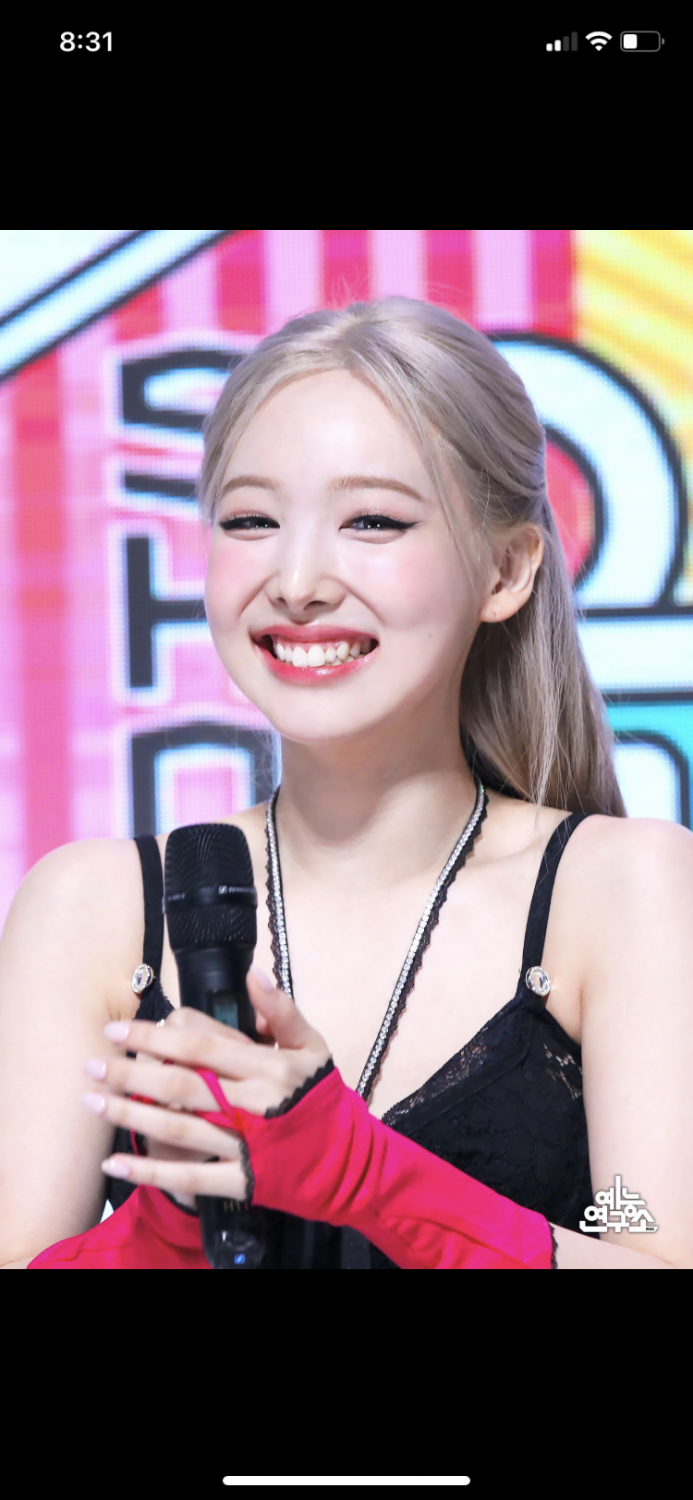 NrujKZ9E Twice Nayeon Fap 05.png